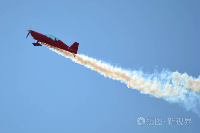 油泼面biangbiang面_裤带面,油泼面,臊孑面怎么做_飞机空中放油 油落地面上按摩