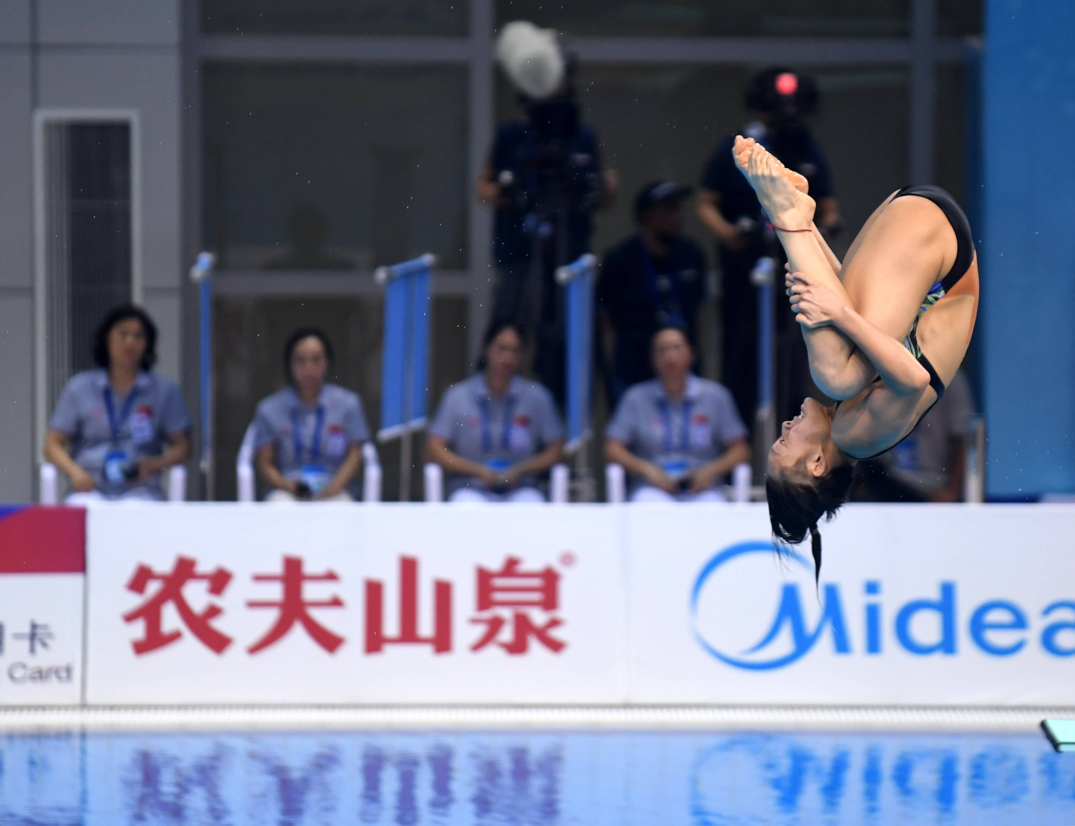中国双人跳水新姿势_跳水姿势分几种_跳水运动员空中调整姿势的方法
