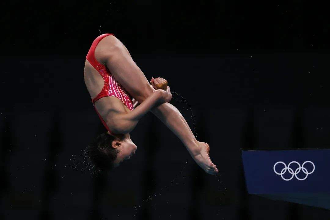 中国双人跳水新姿势_跳水姿势分几种_跳水运动员空中调整姿势的方法