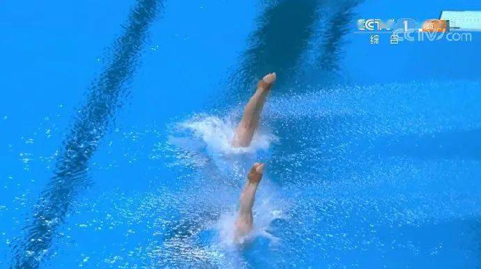 跳水运动员空中调整姿势的方法_中国双人跳水新姿势_跳水入水姿势