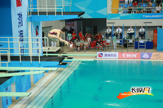 跳水动作姿势_中国双人跳水新姿势_跳水运动员空中调整姿势的方法
