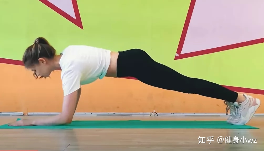 锻炼下腹部的动作_斜方肌下束锻炼动作_腹部锻炼9个动作视频