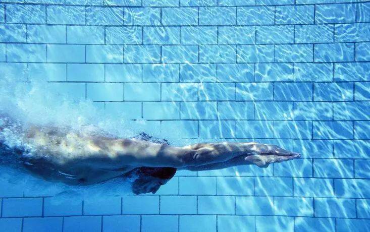 自由泳发力部位_蝶泳发力部位顺序_游泳时身体的发力部位