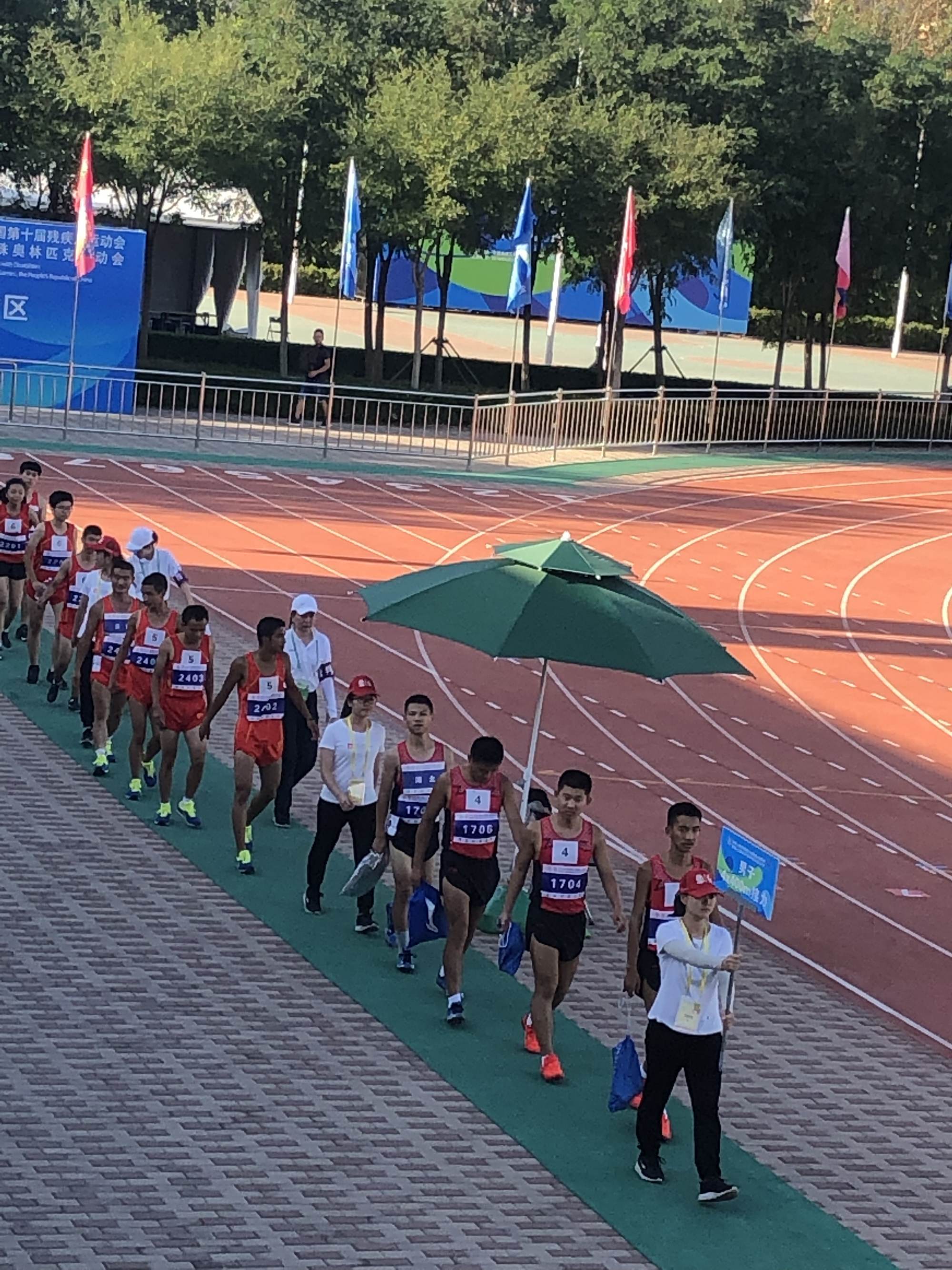 农村运动入场图片_学校运动会入场式方案_运动会班级入场方案