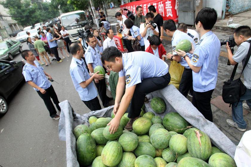 快手刷播放量和赞_qq名片赞刷赞软件_快手刷点击量软件