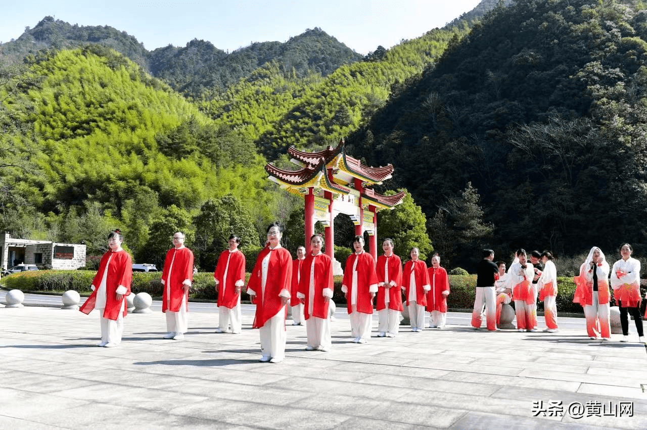 校园趣味运动会主持词_校园春节联欢晚会主持词_三八节趣味活动主持词