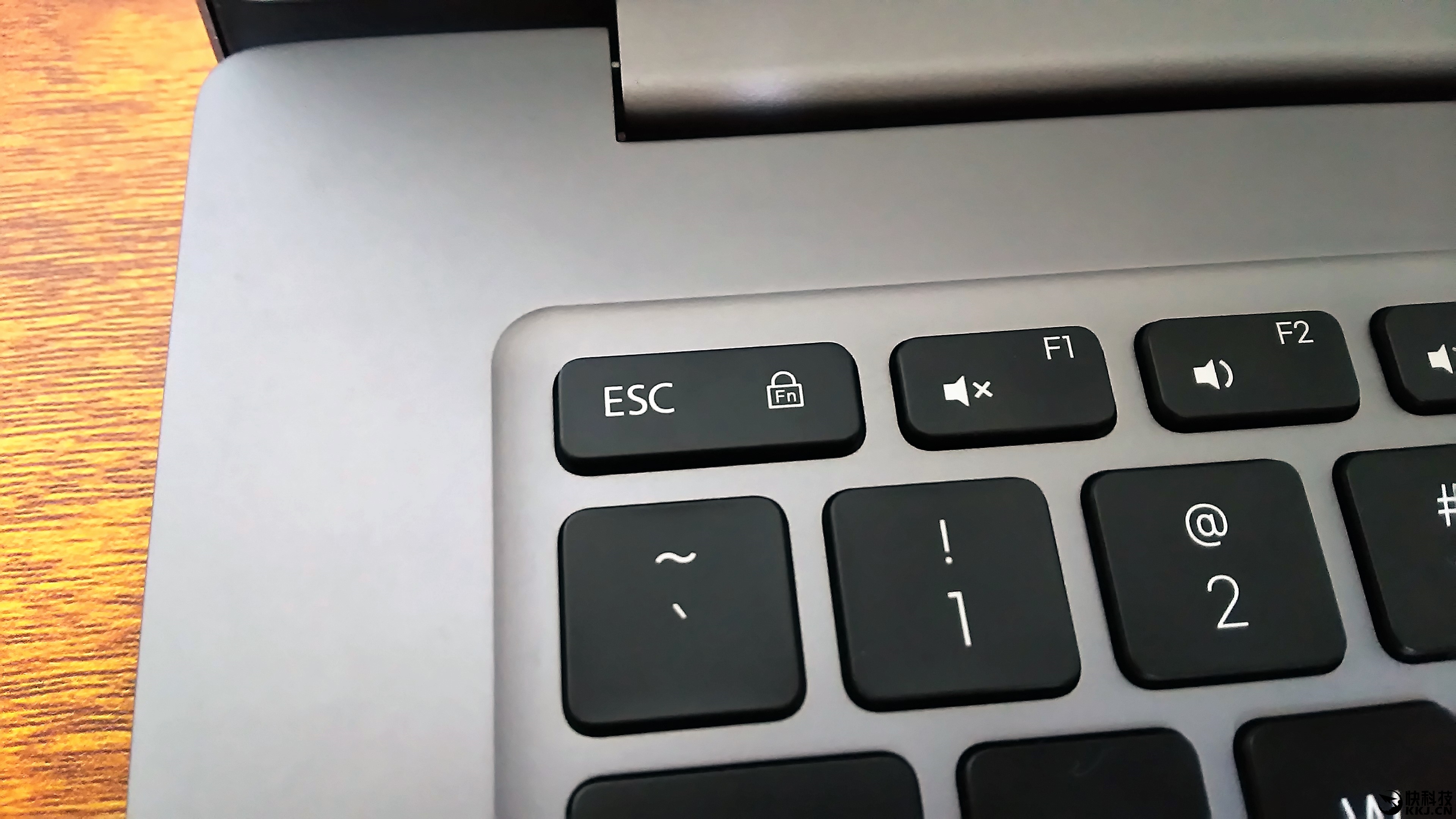 电脑键盘返回按哪个键_苹果电脑windows8按什么键截图_电脑按m键返回桌面