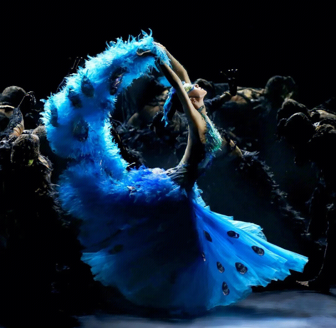 杨丽萍跳的孔雀舞图片