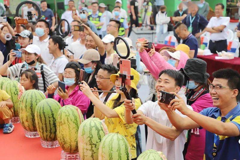 快手怎么上热门榜技巧_快手7天上热门_天上热门快手名字大全