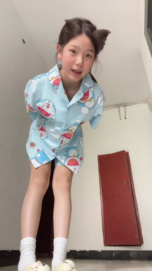 都市职场女性穿搭教程_抖音时尚博主涨粉技巧_抖音粉丝下单链接秒到账