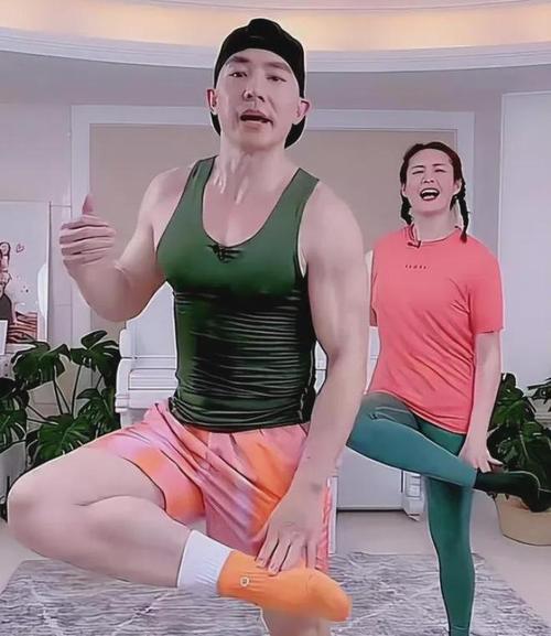 抖音粉丝如何快速增加到1000_刘畊宏毽子操爆火原因_刘畊宏抖音粉丝增长